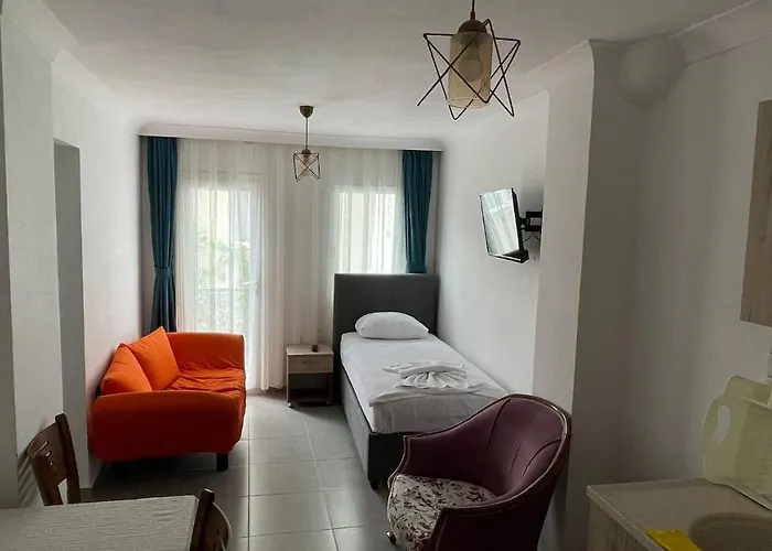 Отель Guelhan City