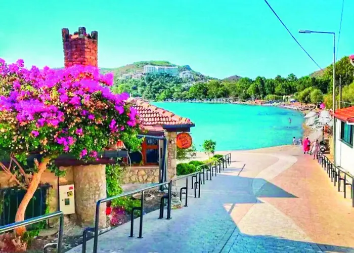 Отель Guelhan City